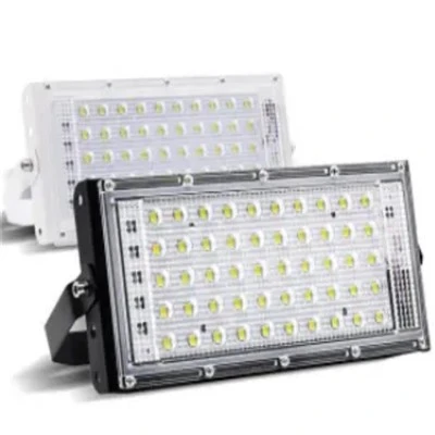 Vodotěsná LED pouliční lampa s krytím IP66